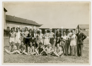 1940 ca TORINO LITTORIALI SPORT Atleti con allenatore e giornalista - Foto