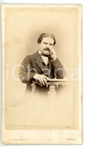 1880 ca TORINO Ritratto maschile in abito scuro - Foto VIALARDI - CDV