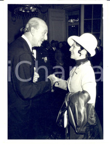 1970 CASCAIS Umberto II di SAVOIA incontra Lidia Bottallo - Foto 13x18 cm Fotografia d'epoca, scattata durante il ricevimento di una delegazione. CONDIZIONI: FAIR (lievi graffi superficiali)    originale e autentica 1