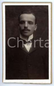 Fotografia d epoca originale 1905 ca TORINO Ritratto maschile in abito scuro Foto BERTIERI  CDV 1
