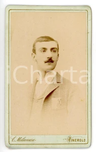 Fotografia d epoca originale 1890 ca PINEROLO Ritratto maschile in abito a quadretti Foto Carlo MILANESE CDV 1