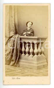 Fotografia d epoca originale 1870 ca NICE F Ritratto di donna con gatto tra le braccia Foto SILLI  CDV 1