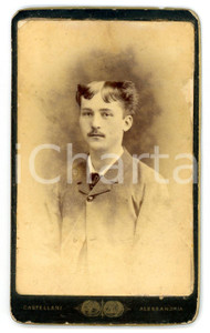 Fotografia d epoca originale 1880 ca ALESSANDRIA Ritratto di giovane uomo con soprabito Foto CASTELLANI CDV 1