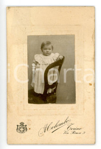 1900 ca TORINO Ritratto di bambina su una seggiola *Foto COLOMBO - CDV