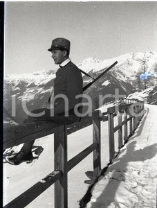 1915 WW1 ESERCITO ITALIANO Militare in osservazione 3 NEGATIVO FOTOGRAFICO   Negativo originale in bianco e nero, in formato cm 6 x 4 CONDIZIONI: FAIR (rozzamente rifilato e macchie) ICharta mette in vendita, sul negozio eBay e in esclusiva sul sito "icharta" il proprio archivio composto da numerose diapositive e negativi fotografici d'epoca, tutti originali e autentici, che attraversano la storia del costume italiano tra gli la fine degli anni Sessanta e Novanta.Si tratta di uno sguardo inedito sull'attualit&agrave;, la politica, la vita quotidiana, il gossip e la cultura, che fotografa il cambiamento della nazione in quest'ultimo scorcio del XX secolo. Un'occasione unica per il mercato del collezionismo, che vede finalmente disponibile un archivio eccezionale per vastit&agrave;, tematiche e condizioni, in un settore (il negativo fotografico e la diapositiva) di assoluta novit&agrave; e dalle interessanti prospettive di investimento. GOOD/buono   originale e autentica 1