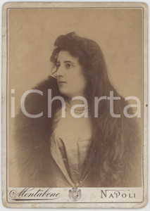 1890 ca NAPOLI Giovane donna con i capelli lunghi in pelliccia - Foto MONTABONE