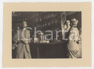 1936 SCHIO (VI) Raduno reduci 31° Artiglieria - Gen. GIGLI - Caffè FONGARO Foto Fotografia originale d'epoca, scattata in occasione di un raduno di ufficiali della Prima Guerra Mondiale, appartenenti al 31&deg; Reggimento Artiglieria da Campagna.E' presente anche il loro comandante, generale Giuseppe Gigli.  GOOD/buono  FORMATO: 12x8 cm originale e autentica 1