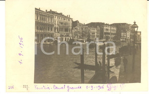 1906 VENEZIA Canal Grande - Foto cartolina ANIMATA gondole Gigi GREA Fotografia d'epoca, in formato cartolina postale.Didascalia manoscritta originale.Non viaggiata.  FOTOGRAFO: Luigi (Gigi) Grea NOTA BENE: TUTTI I DIRITTI RISERVATI;E' VIETATA LA RIPRODUZIONE GOOD/buono  Formato: 14x9 cm originale e autentica 1