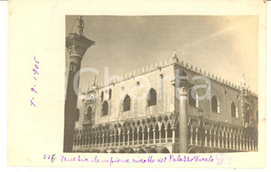1906 VENEZIA Palazzo Ducale - Foto cartolina ARTISTICA Gigi GREA Fotografia d'epoca, in formato cartolina postale.Didascalia manoscritta originale.Non viaggiata.  FOTOGRAFO: Luigi (Gigi) Grea NOTA BENE: TUTTI I DIRITTI RISERVATI;E' VIETATA LA RIPRODUZIONE GOOD/buono  Formato: 14x9 cm originale e autentica 1