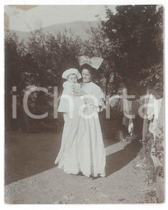 1910 ca COSTUME - ITALIA - Donna con bambina in campagna - Foto 8x10 cm