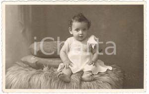 1925 ca VOGHERA Bambina in abito bianco su pellicciotto - Foto cartolina SCARANI