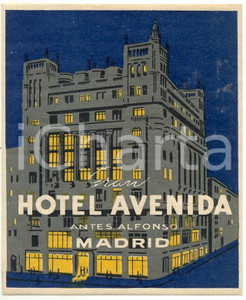 1930 ca MADRID Gran Hotel Avenida antes Alfonso - Etichetta 7x8 cm (2) Etichetta d'epoca.  FAIR/discreto Lievi aloni al recto Formato: 7x8 originale e autentica 1
