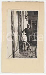 1937 MILANO Bambino con il cerchio e la governante  - Foto VINTAGE 7x12 cm