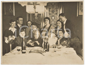 1930 COSTUME ITALIA Famiglia al tavolo da pranzo - Foto VINTAGE 15x11 cm Fotografia originale d'epoca. GOOD/buono  Formato: 15x11 cm originale e autentica 1