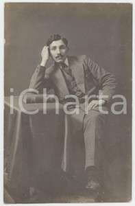 1920 ca COSTUME Giovane uomo con un libro - Ritratto - Fotografia 9x14 cm