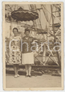 1961 CRESCENTINO (VC) Signore al Luna Park - Foto ANONIMA 7x10 cm