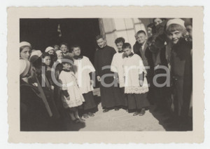 1930 ca ITALIA - COSTUME Sacerdote con chierichetti - Foto ANONIMA 10x6 cm Fotografia d'epoca. GOOD/buono  Formato: 10x6 cm originale e autentica 1