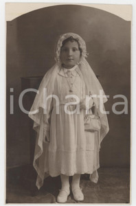 1925 ca TORINO Bambina in abito da Prima Comunione *Foto CASETTA 9x14 cm  Fotografia originale d'epoca, in formato cartolina postale.FOTOGRAFO: A. Casetta - via Chiesa della Salute 37, Torino GOOD/buono lieve piegatura Formato: 9x14 cm originale e autentica 1