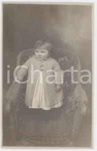 1920 BARGE (CN) Bambina di su poltrona  - Ritratto *Foto G. CHIALVETTO  Fotografia originale d'epoca, in formato cartolina postale.Timbro del fotografo al verso. GOOD/buono  Formato: 9x14 cm originale e autentica 1