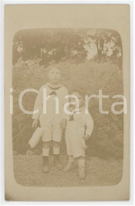 1920 ca BAMBINI - ITALIA Due fratelli vestiti alla marinara *Foto anonima 9x14  Fotografia originale d'epoca, in formato cartolina postale. GOOD/buono  Formato: 9x14 cm originale e autentica 1