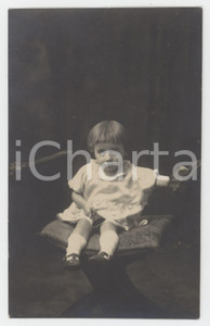 1920 ca COSTUME ITALIA Bambina su poltroncina - Foto anonima 9x14 cm