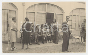 1941 CUORGNÈ Famiglia in cortile - Foto di gruppo 13x8 cm