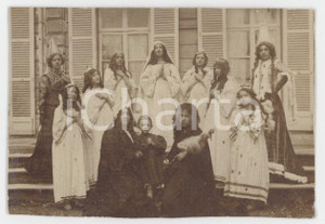 1910 ca TEATRO Spettacolo in villa - Donne angelo - Foto anonima CURIOSA 10x7 cm