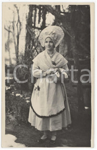 1930 ca FOLKLORE Ragazza in abito tradizionale bianco - Foto anonima 9x14 cm