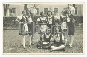 19330 ca ITALIA Ragazze in costume tradizionale - Fotografia anonima 14x9 cm
