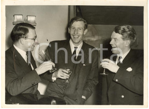 1954 LONDON Toast to Roger BANNISTER with Christopher CHATAWAY and Chris BRASHER