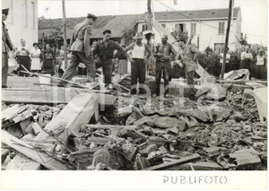 1953 MILANO AFFORI - Crollo capannone - Sopralluogo tra le macerie - Foto 18x13