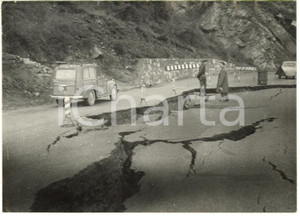 1958 CAPO MELE (SV) Danni stradali causati da una frana (3) Foto 18x13 cm
