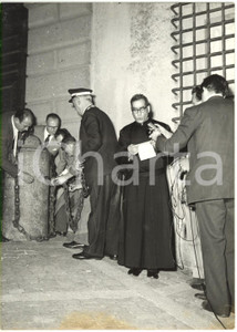1958 CASTEL GANDOLFO - Padre Francesco PELLEGRINO annuncia morte di Papa PIO XII