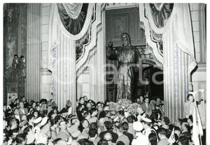 1955 TORINO Santuario della Consolata - Il Cristo delle Vette tra i fedeli