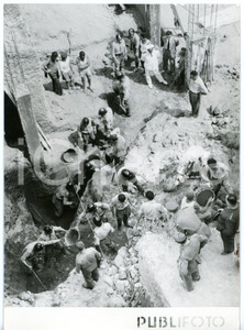1956 VICO EQUENSE - VIGILI DEL FUOCO soccorrono operai travolti da una frana