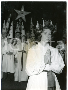 1956 PARIS - SANTA LUCIA svedese - Fanciulla in tunica guida la processione