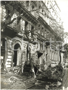 1968 PRIMAVERA DI PRAGA Macerie di automezzi bruciati dopo gli scontri (2) *Foto