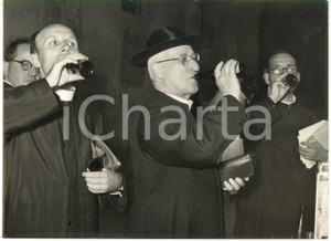 1960 ca BOLOGNA Settimana orientamento pastorale - Parroci si dissetano in pausa