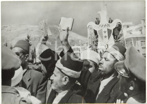 1959 DAMASCUS SYRIA - Muslims wave KORAN during an anti-communist demonstration