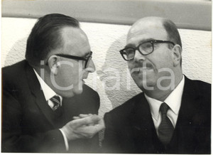 1967 MILANO POLITICA - X Congresso DC - Mariano RUMOR discute con Livio LABOR 