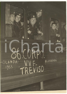 1953 MILANO Rientro VIGILI DEL FUOCO da intervento in Olanda WATERSNOODRAMP (2) 