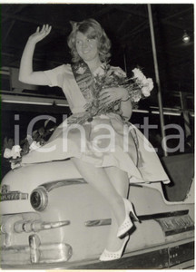 1961 PARIS Club de la Jeunesse Foraine - Monique THOMAS élue nouvelle mascotte