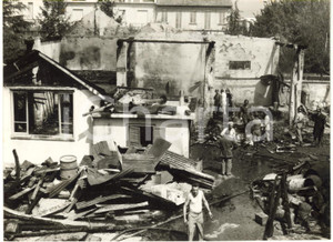 1956 LISSONE (MB) Incendio mobilificio MORAPICI - Macerie dell'edificio bruciato