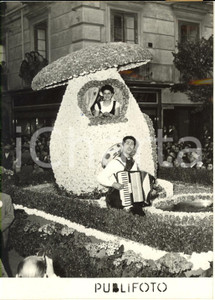 1953 SORRENTO Corso dei fiori - Carro "Il fungo dell'amore" di Hotel EDEN - Foto