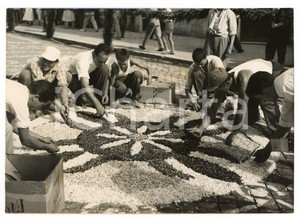 1958 GENZANO (ROMA) Tradizionale INFIORATA - Allestimento del tappeto floreale