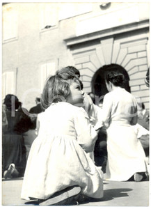 1958 CASTEL GANDOLFO - Bimba in ginocchio prega per Papa PIO XII *Foto 13x18 cm