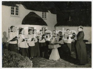 1954 BRISTOL WHITCURCH St Nicholas Church - Young choristers singing carols