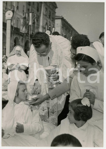 1953 TORINO CONGRESSO EUCARISTICO Piazza Vittorio - Comunione a bambini ammalati
