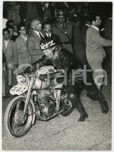 1953 MILANO-TARANTO MOTOCICLISMO - Partenza di Remo VENTURI su MONDIAL 125 *Foto