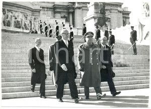 1961 ROMA VITTORIANO - Ministro Halvard MANTHY rende omaggio al MILITE IGNOTO